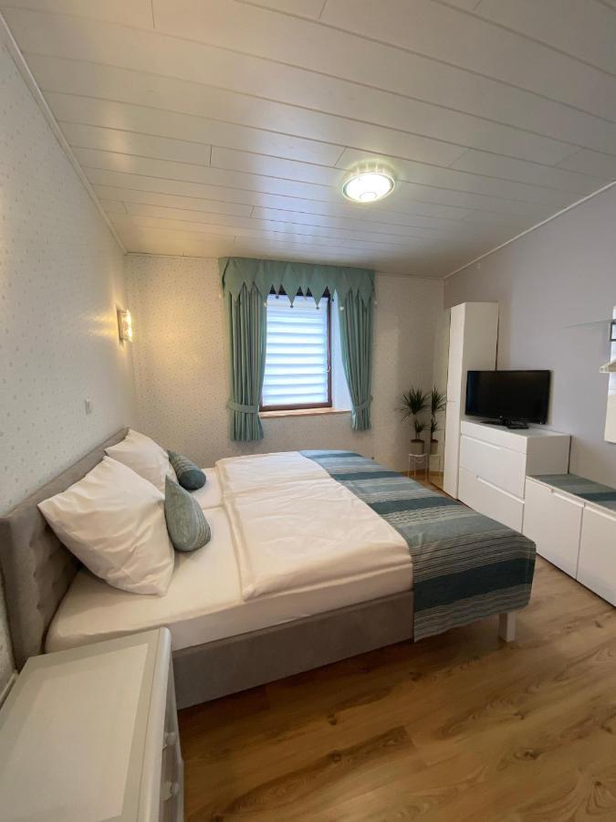 Ferienwohnung Am Kirchberg Hatzenport Dış mekan fotoğraf